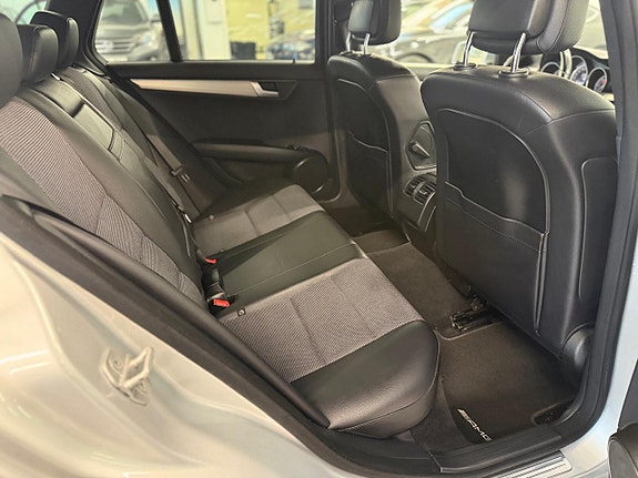 Mercedes-Benz C220 23 of 24