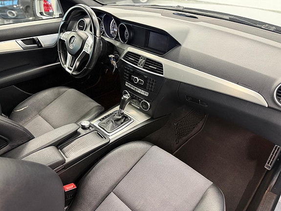 Mercedes-Benz C220 10 of 24