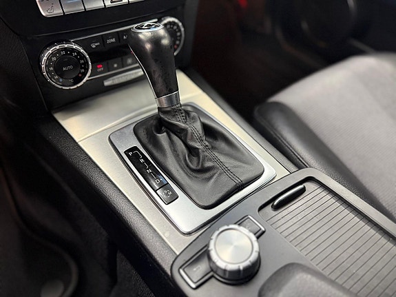 Mercedes-Benz C220 14 of 24