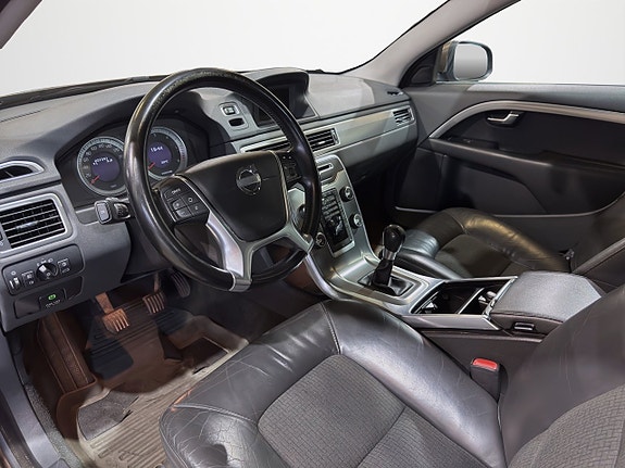 Volvo V70 12 of 30