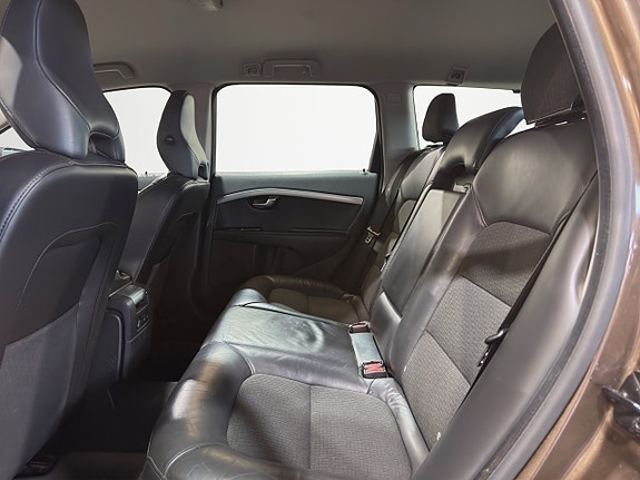 Volvo V70 13 of 30