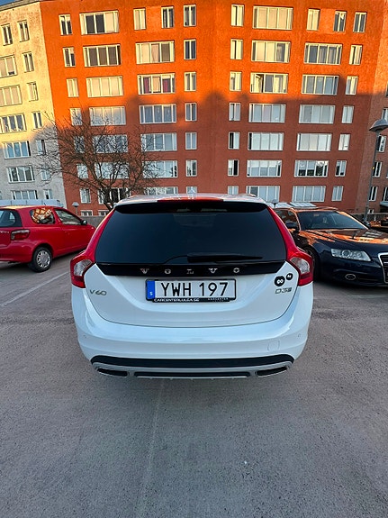 Volvo V60 Cross Country 7 of 8