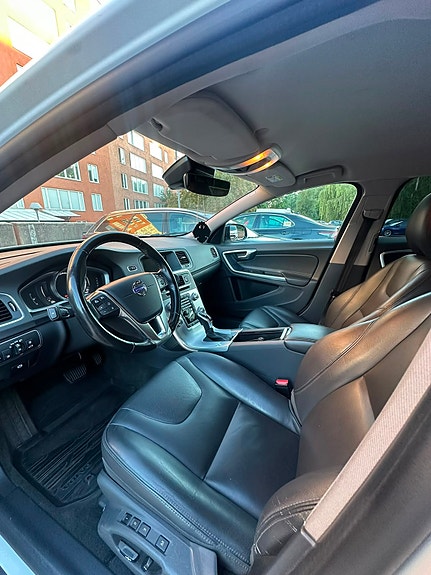 Volvo V60 Cross Country 4 of 8