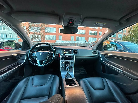 Volvo V60 Cross Country 5 of 8