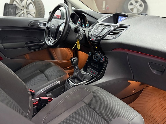 Ford Fiesta 9 of 12