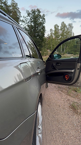 BMW 320i 6 of 8