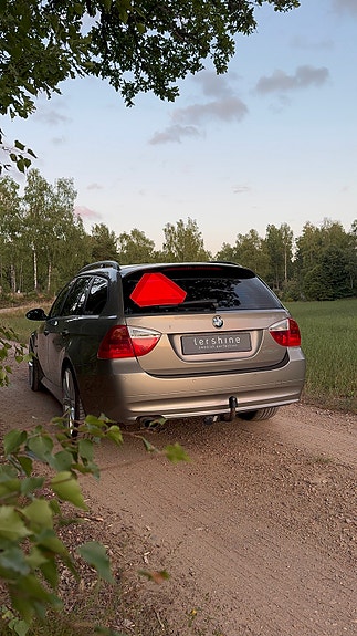 BMW 320i 3 of 8