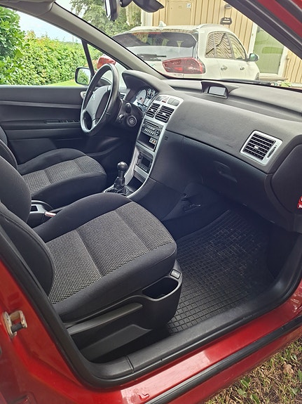 Peugeot 307 SW 11 of 17