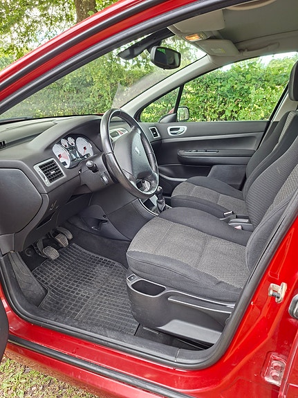Peugeot 307 SW 12 of 17