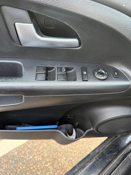 Kia Venga 4 of 9