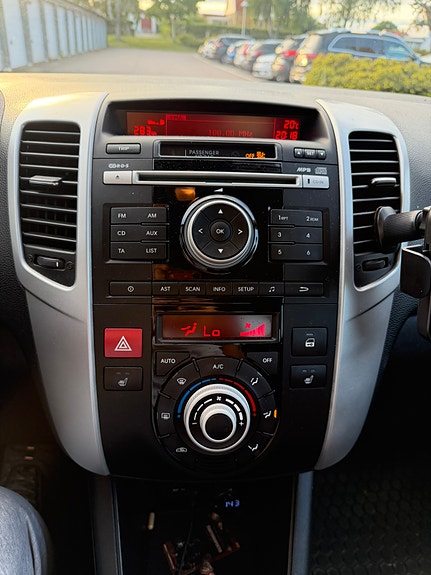 Kia Venga 3 of 9