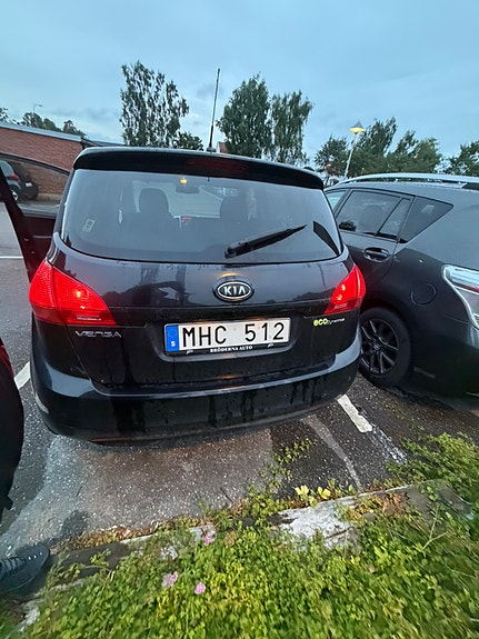 Kia Venga 2 of 9