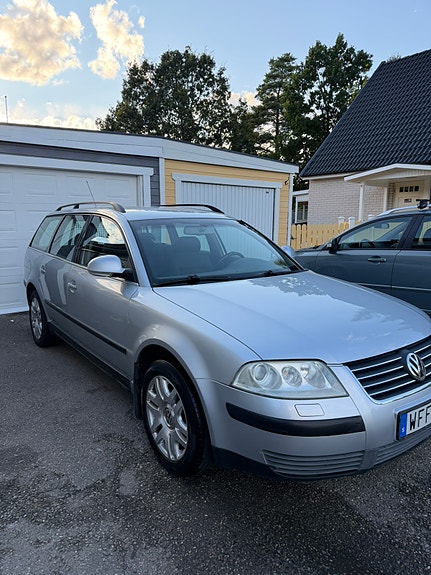 Volkswagen Passat 2 of 7