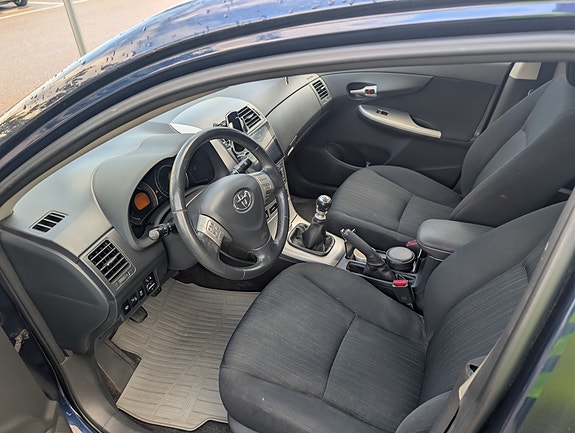 Toyota Corolla 4 of 7