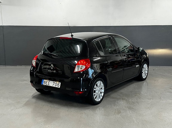 Renault Clio 10 of 30