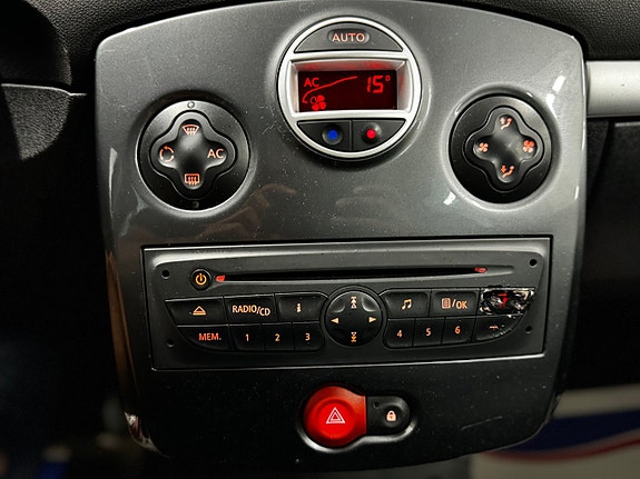 Renault Clio 25 of 30