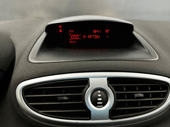 Renault Clio 26 of 30