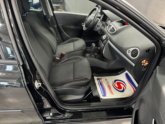 Renault Clio 29 of 30