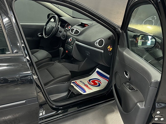 Renault Clio 28 of 30