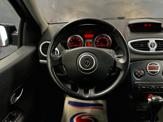 Renault Clio 23 of 30