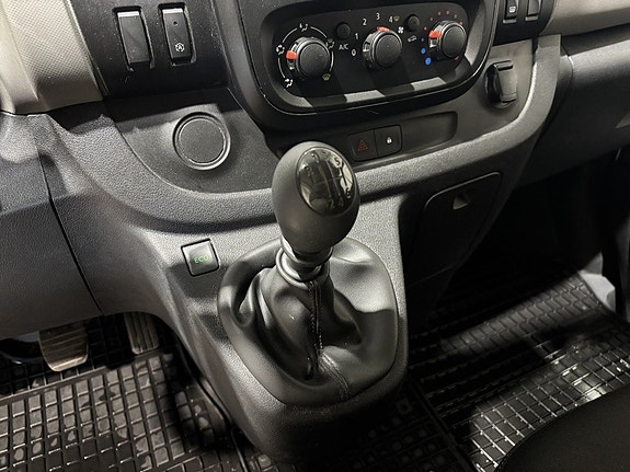Renault Trafic 17 of 24