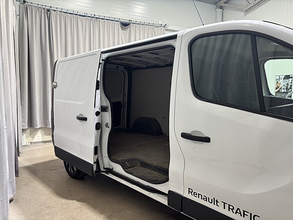 Renault Trafic 12 of 24