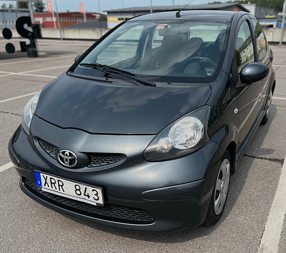Toyota Aygo 2 of 6