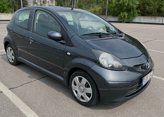 Toyota Aygo 3 of 6