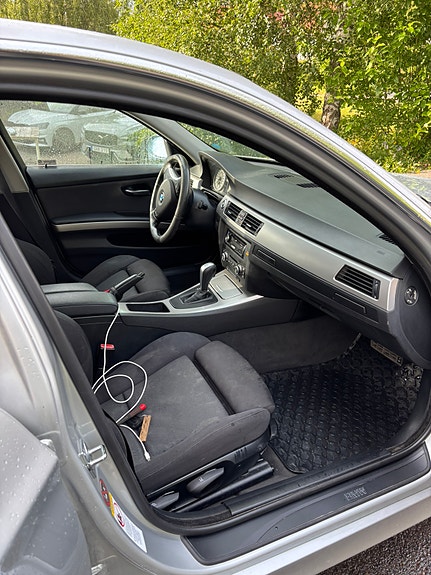 BMW 325d 4 of 5