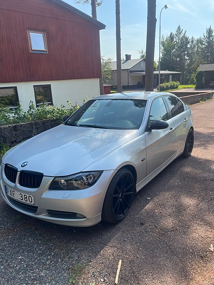 BMW 325d 3 of 5