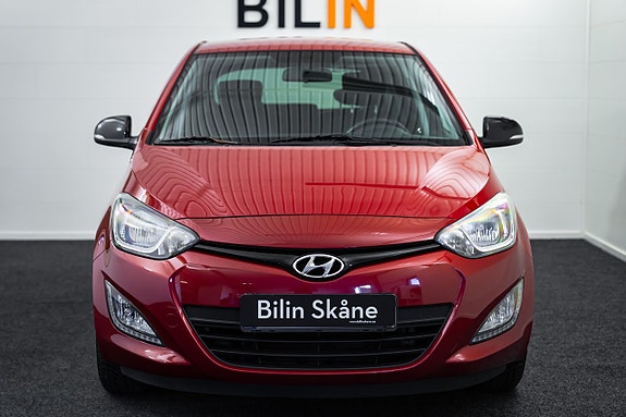 Hyundai i20 2 of 13