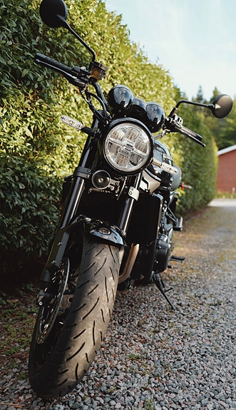 Kawasaki Z900RS 2 of 5