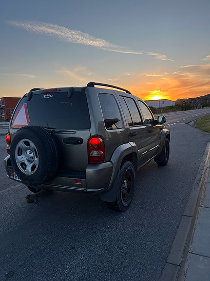 Jeep Liberty 2 of 5