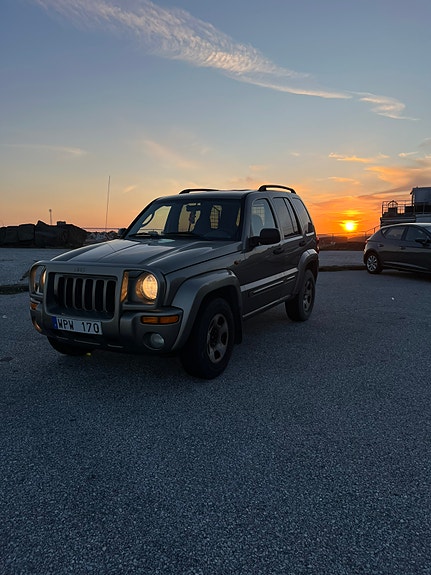 Jeep Liberty 3 of 5