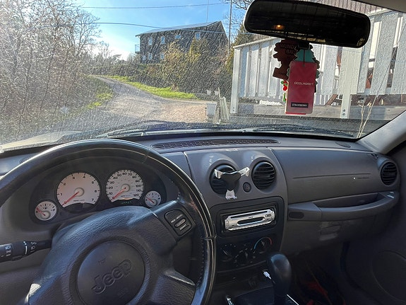 Jeep Liberty 5 of 5