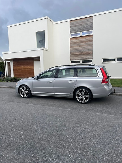 Volvo V70 3 of 4