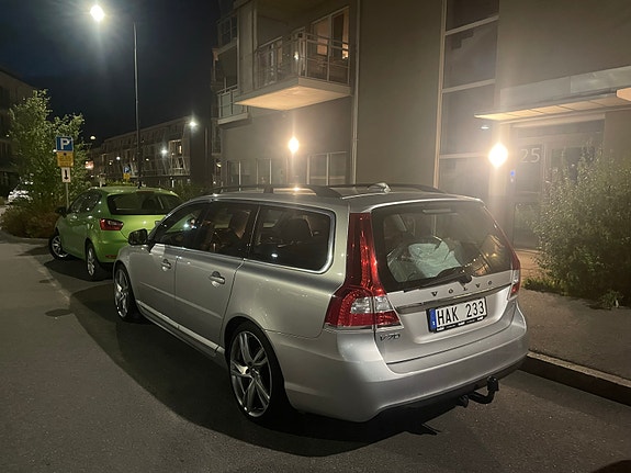 Volvo V70 2 of 4