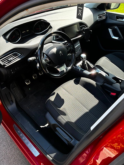 Peugeot 308 SW 8 of 10
