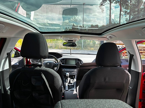 Peugeot 308 SW 7 of 10