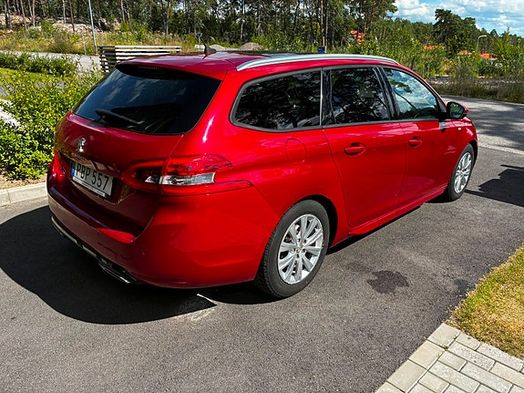Peugeot 308 SW 4 of 10