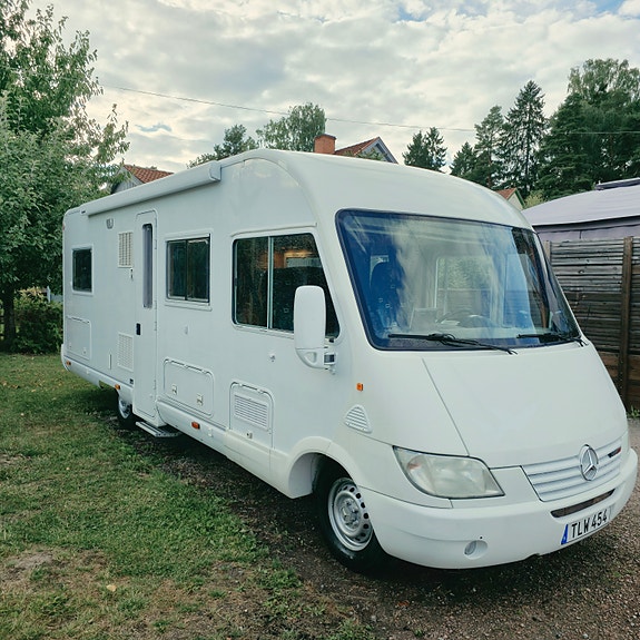 Pilote Mercedes-Benz 316 CDI 156 hk | Endast 12 000 mil | Premiumutrustad | B-körkort 2 of 18
