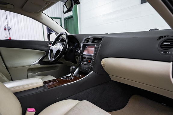 Lexus IS250 28 of 29