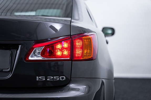 Lexus IS250 13 of 29
