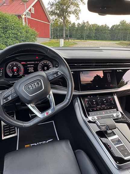 Audi Q8 16 of 27