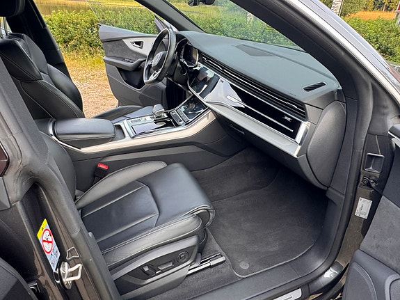 Audi Q8 15 of 27