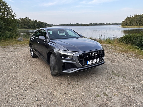 Audi Q8 2 of 27