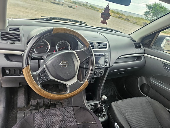 Suzuki Swift 7 of 10
