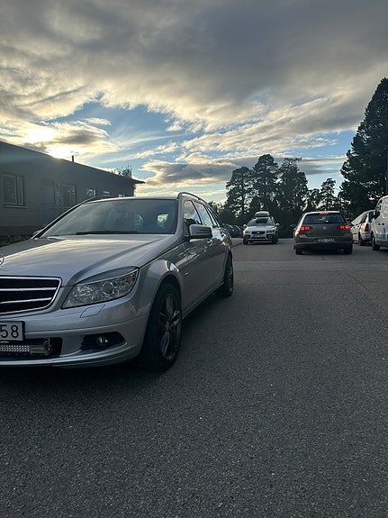 Mercedes-Benz C180 3 of 9