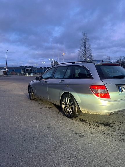Mercedes-Benz C180 5 of 9
