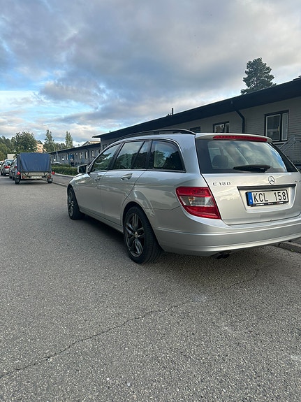 Mercedes-Benz C180 2 of 9
